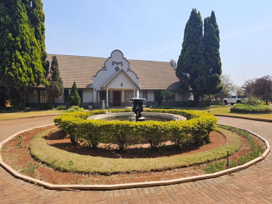 8 Bedroom Property for Sale in Rustenburg Rural North West